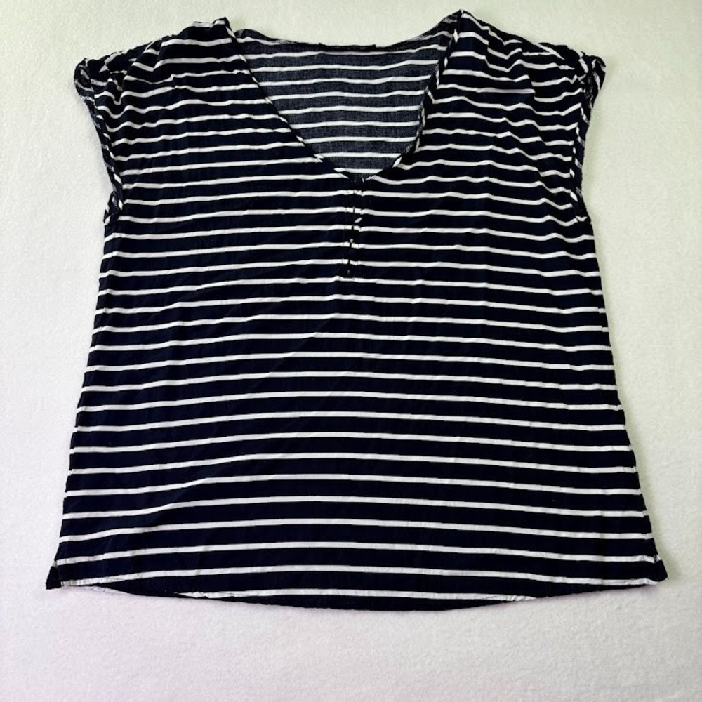 Abercrombie & Fitch Striped Top Size Medium Blue and White Short Sleeve Nautical